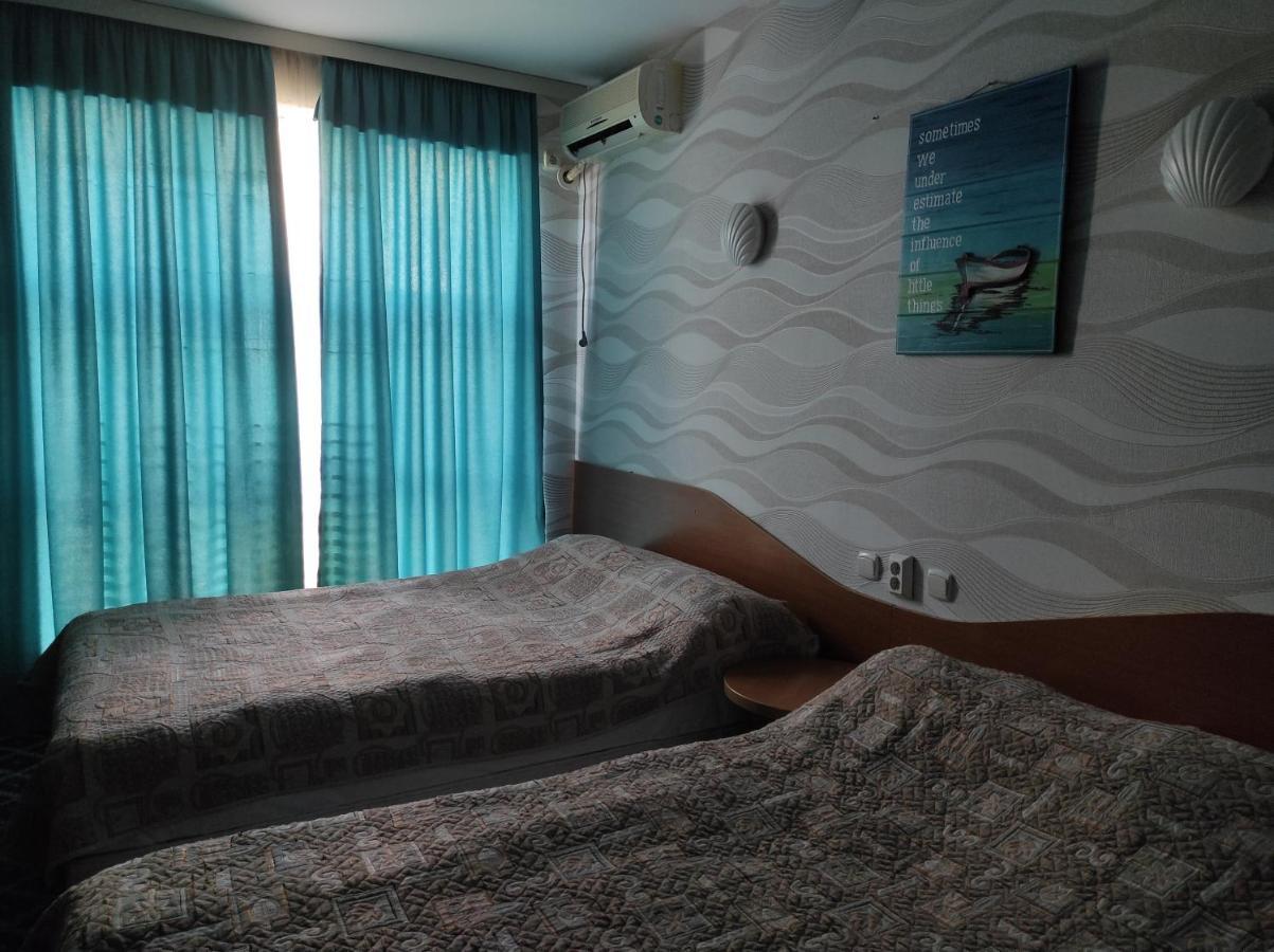 Three Dolphins Hotel Aktau  Zewnętrze zdjęcie